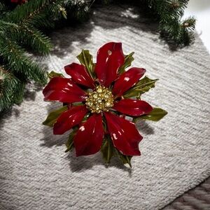Vintage ART Arthur Pepper Gold Tone Poinsettia Brooch 2”